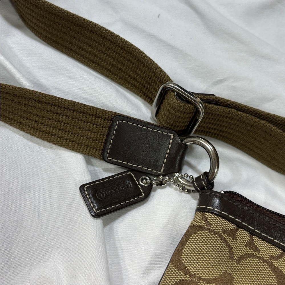 Coach Signature 6016 Stripe Swingpack Crossbody Khaki
Brown Leather Purse bag - Picture 8 of 15
